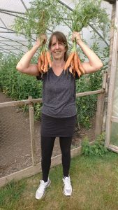 harvesting-wonky-carrots-camelcsa-270718